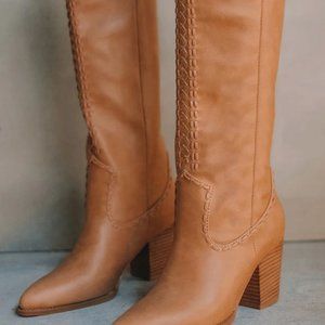 Finley Boots Camel SIze 8 Brand New/Never Worn